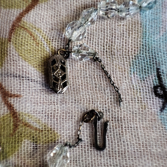 Heavily Faceted Vintage Round Graduated Clear Crystal Necklace 1950's Sterling? - Picture 5 of 10